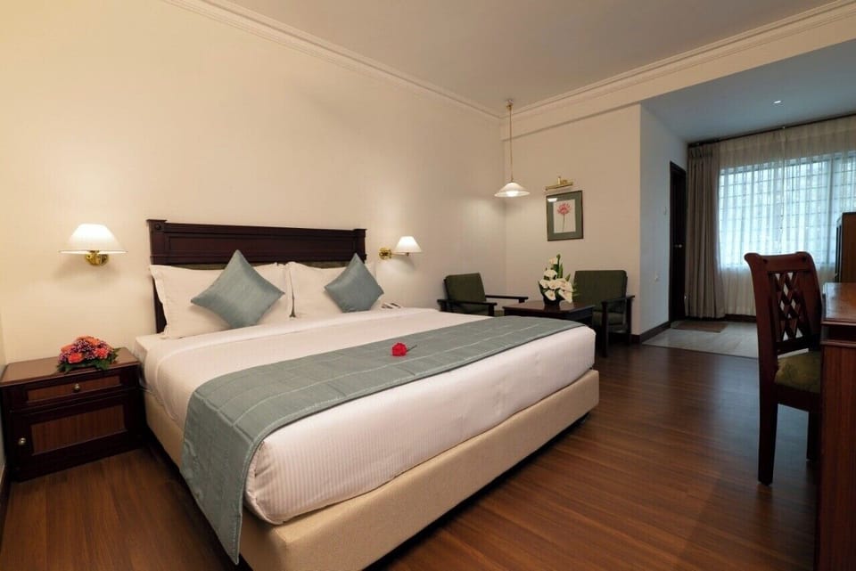 Superior Double Room | Minibar, in-room safe, desk, laptop workspace