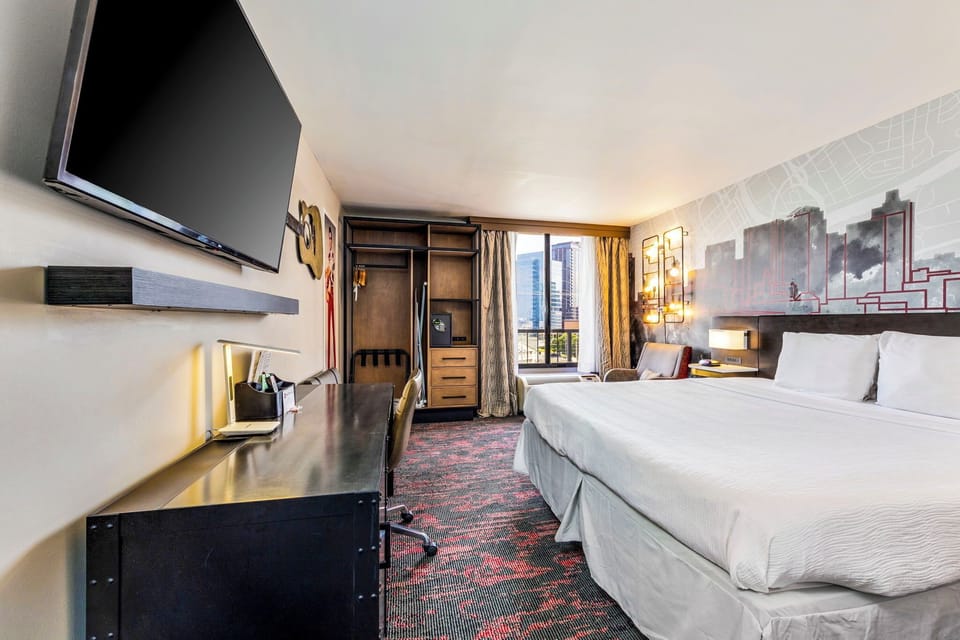 Standard Room, 1 King Bed, Non Smoking, Refrigerator & Microwave (with Sofabed) | In-room safe, desk, laptop workspace, blackout drapes