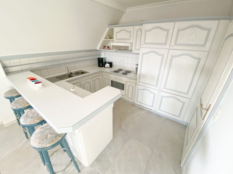 Basic Condo | Private kitchen