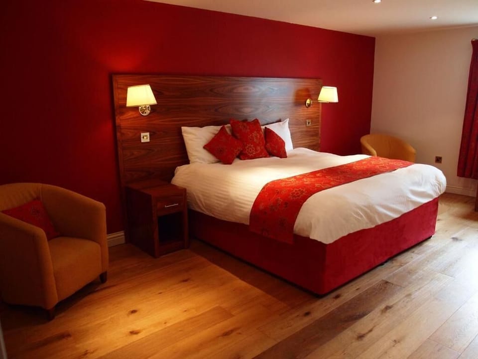 Superior Double Room, Park View | Desk, iron/ironing board, free WiFi