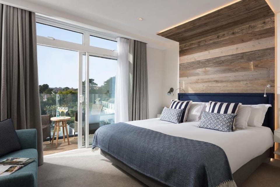Luxury King with Sundeck | Iron/ironing board, WiFi, bed sheets