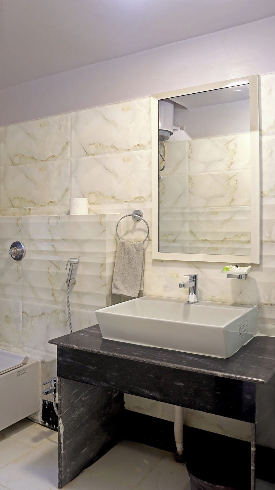Shower, rainfall showerhead, free toiletries, hair dryer