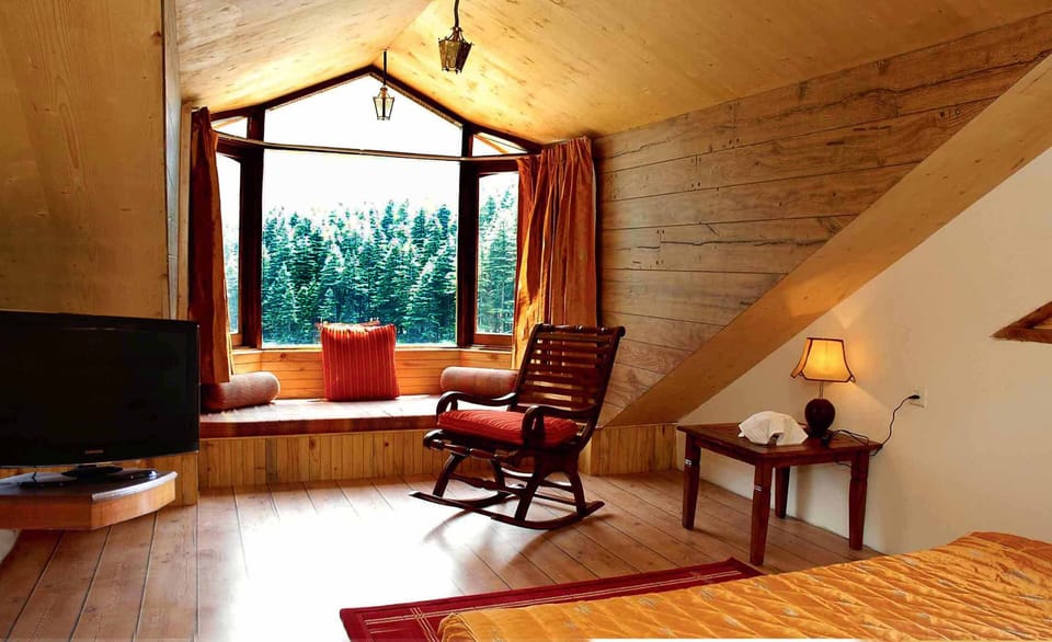 Family Suite, 1 King Bed with Sofa bed, Bathtub, Mountain View | In-room safe, rollaway beds, free WiFi, bed sheets