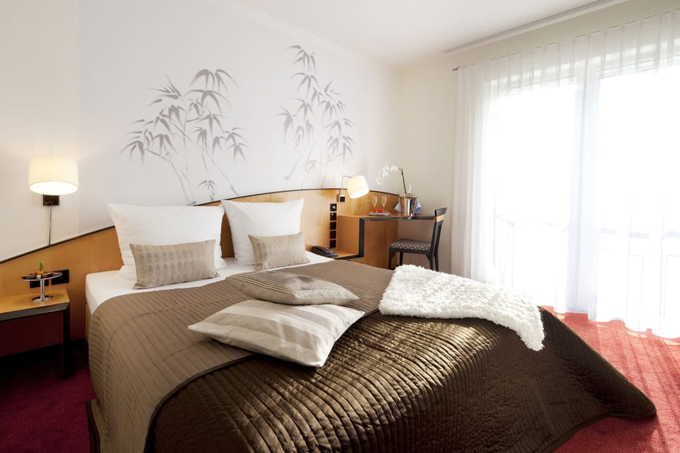 Standard Double Room, 1 Queen Bed | Hypo-allergenic bedding, in-room safe, individually decorated, desk