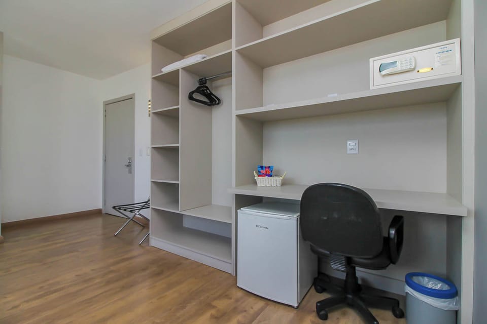 Premium Casal | Desk, free WiFi, bed sheets