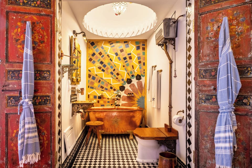 Deluxe Double Room (Marrakech) | Bathroom | Shower, deep soaking tub, rainfall showerhead, designer toiletries