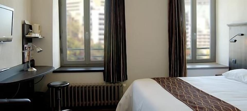 Standard Room, 1 Double Bed | Desk, blackout drapes, free WiFi, bed sheets