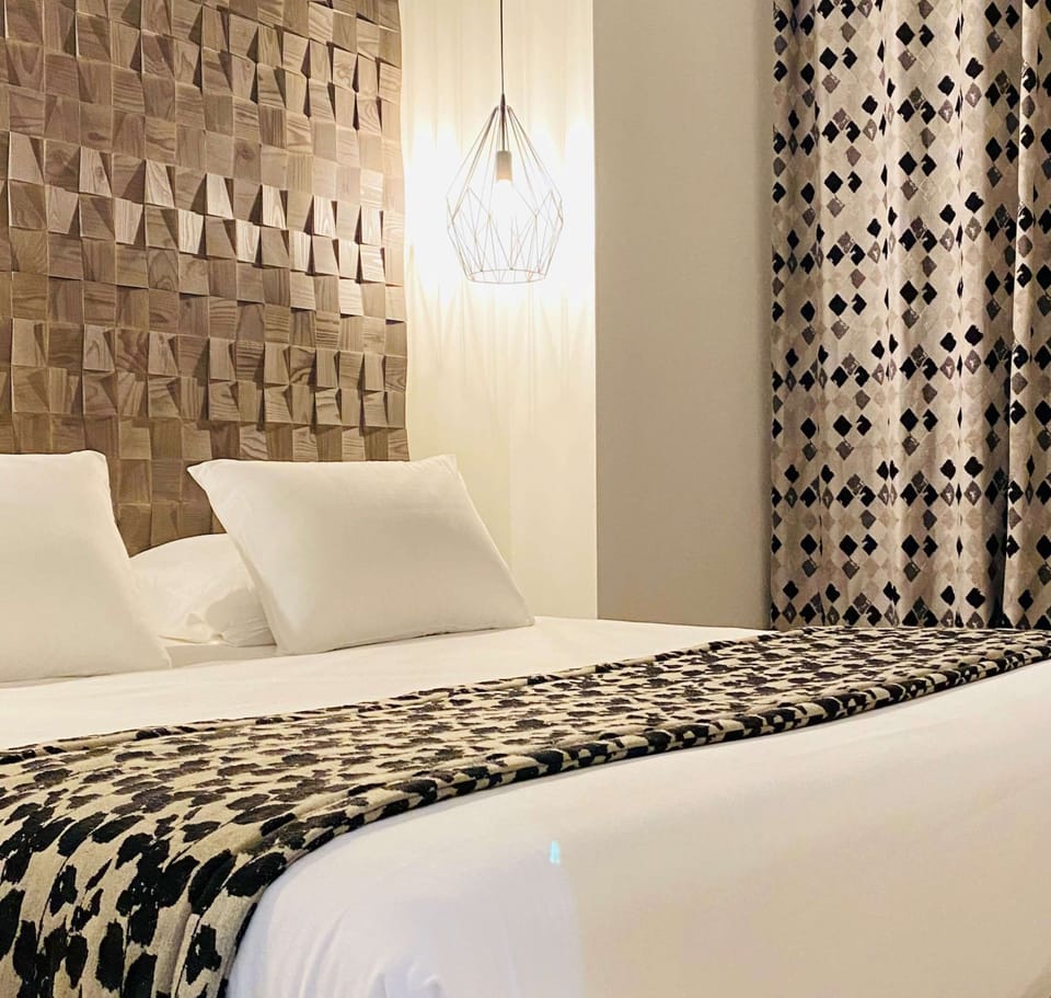 Standard Room, 1 Double Bed | In-room safe, individually furnished, desk, blackout drapes