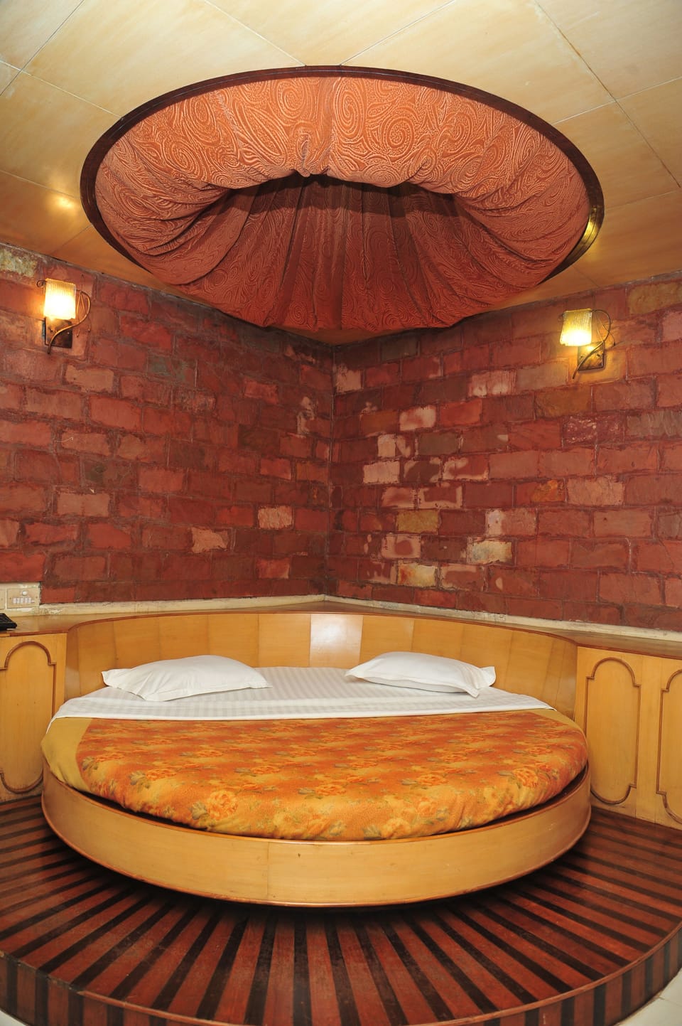 Suite, 1 Double Bed | Free WiFi, bed sheets