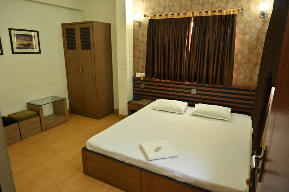 Deluxe Room | Free rollaway beds, free WiFi, bed sheets