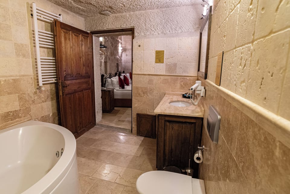 Deluxe Triple Room | Bathroom | Hair dryer, slippers, towels, soap
