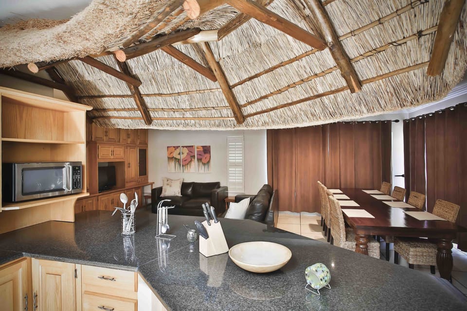 Standard Room, 3 Bedrooms | Living room | TV