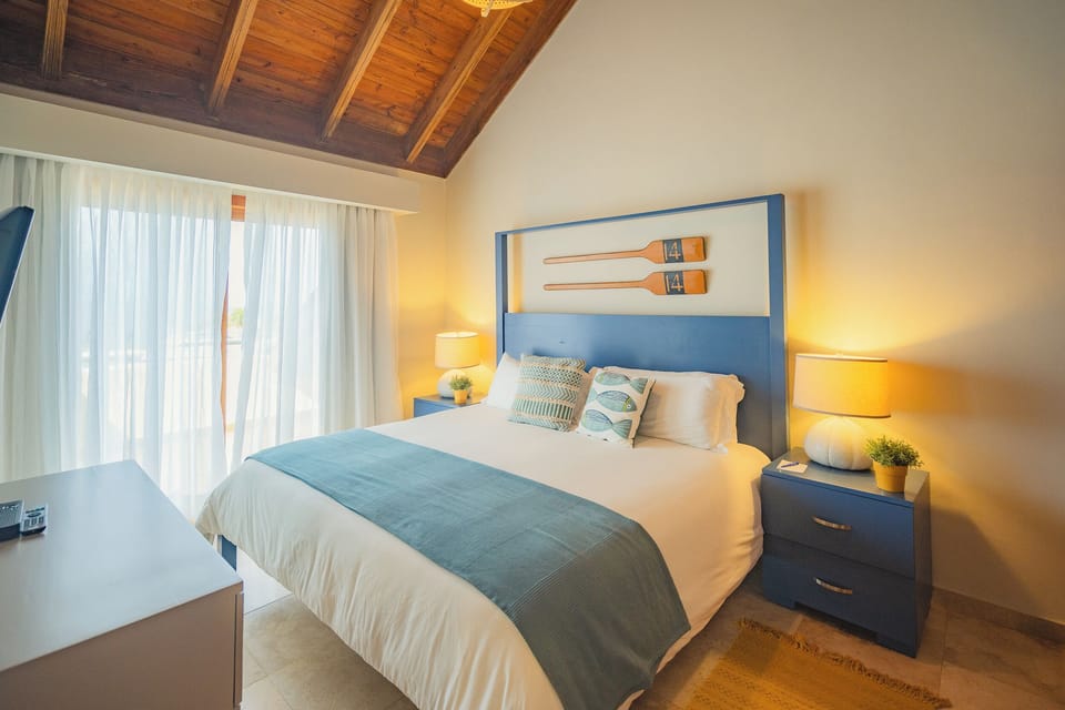 Luxury Apartment, 2 Bedrooms, Kitchenette, Ocean View | Premium bedding, minibar, individually decorated, individually furnished