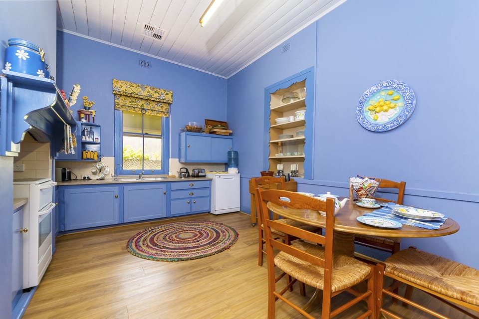 Cottage, 3 Bedrooms | Private kitchen | Stovetop, dishwasher