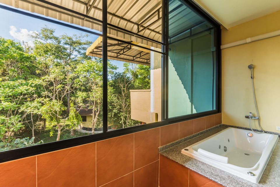 Suite, 1 Double Bed, Non Smoking | Deep soaking bathtub