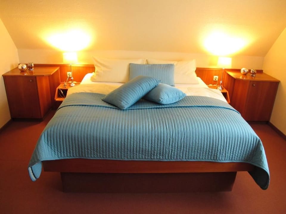 Double Room | Desk, soundproofing, cribs (free), rollaway beds (surcharge)