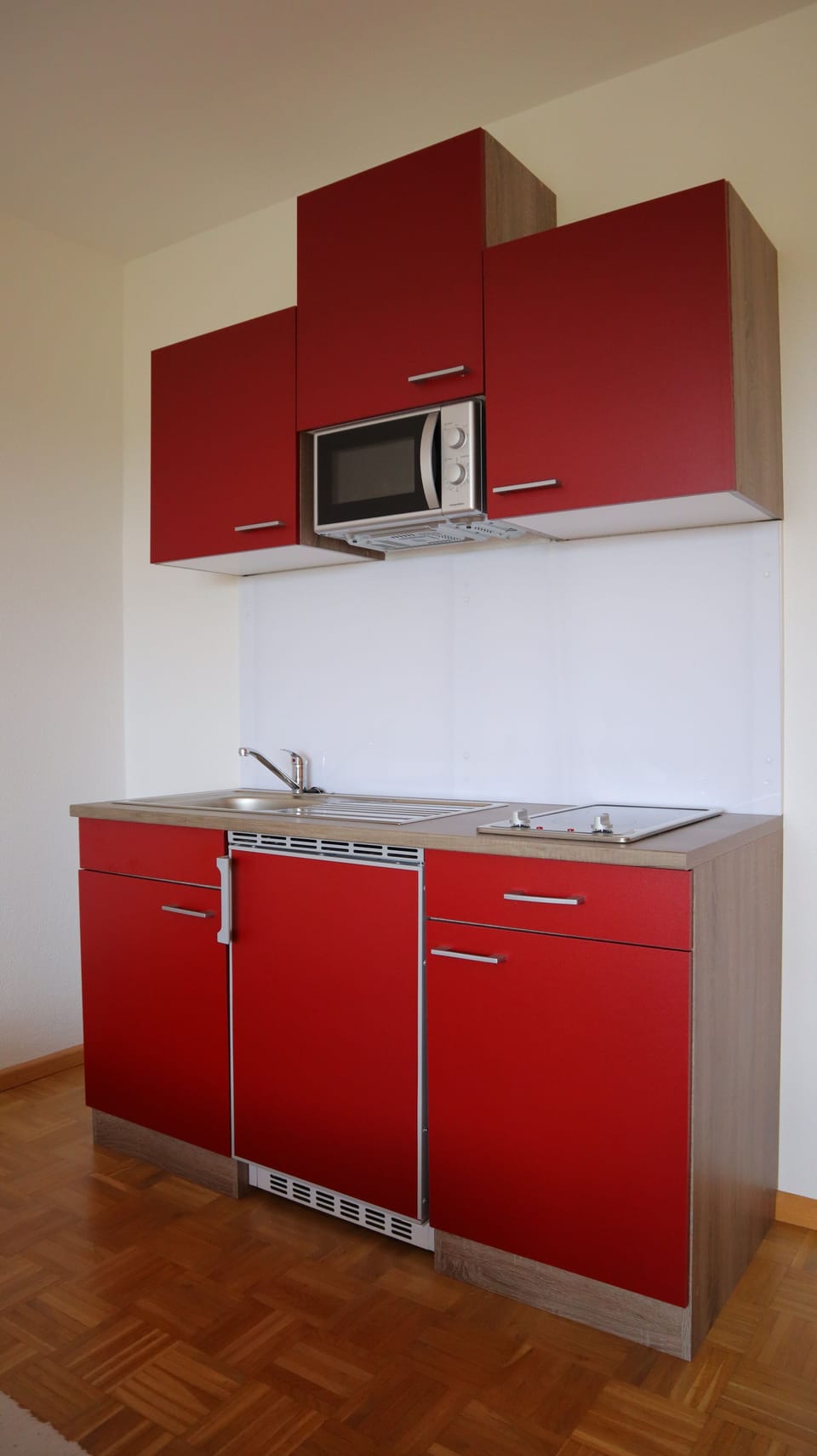 Comfort Room, 1 King Bed, Non Smoking, Balcony | Private kitchen