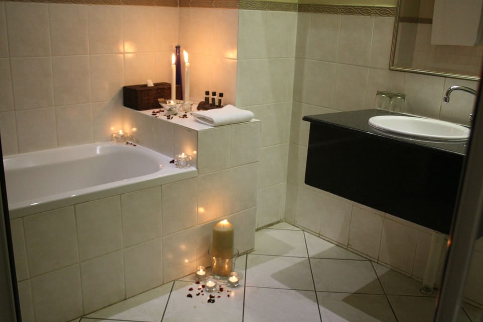 Separate tub and shower, deep soaking tub, free toiletries, hair dryer