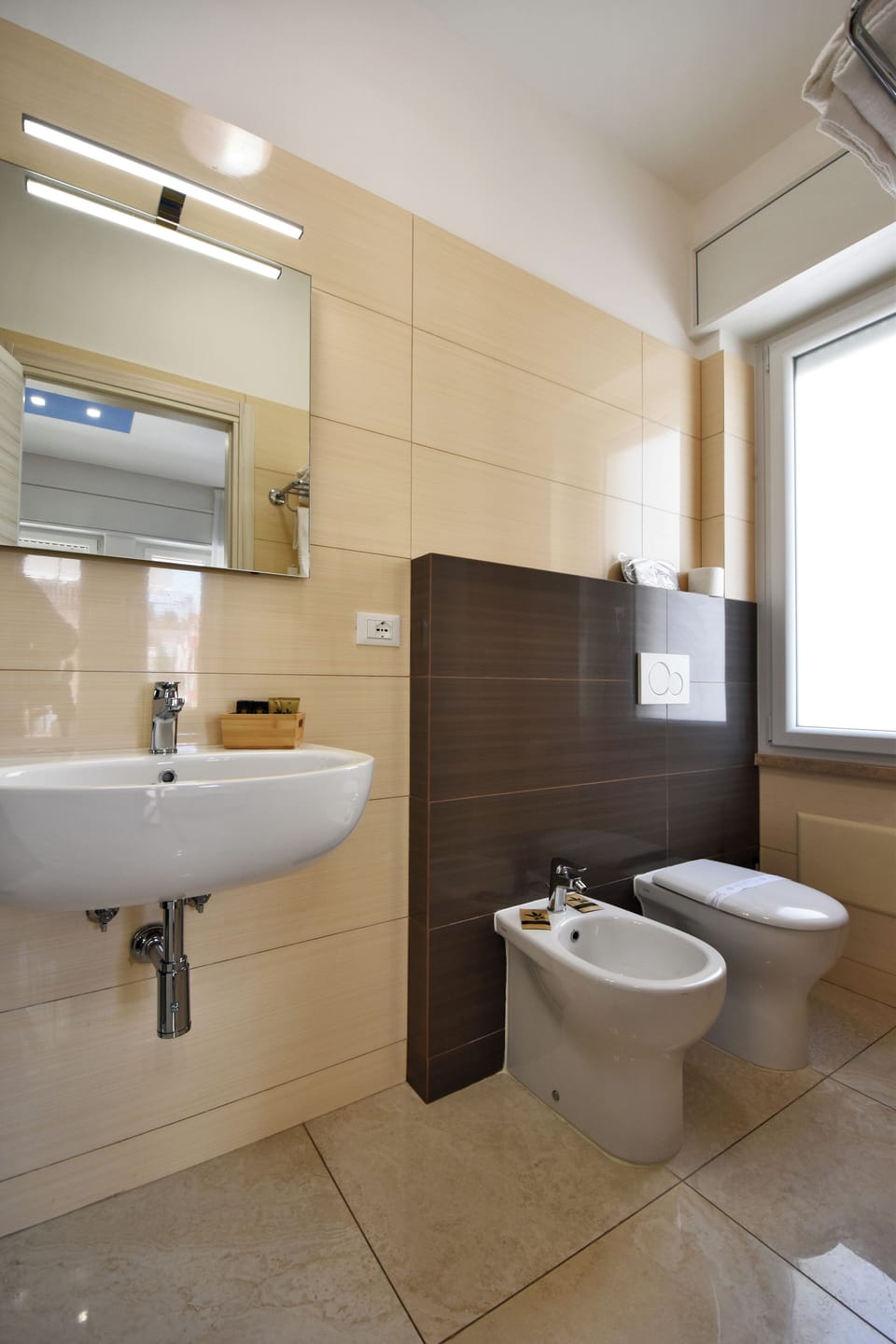 Double Room, Patio, Sea View (Raffica camera 2) | Bathroom | Shower, free toiletries, hair dryer, bidet