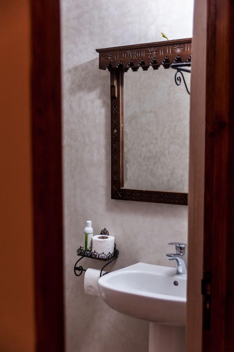 Rainfall showerhead, free toiletries, hair dryer, slippers