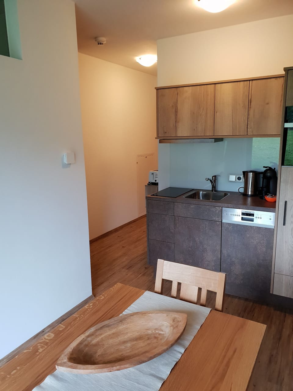 Comfort Apartment, 1 Queen Bed, Non Smoking | Living area | Flat-screen TV