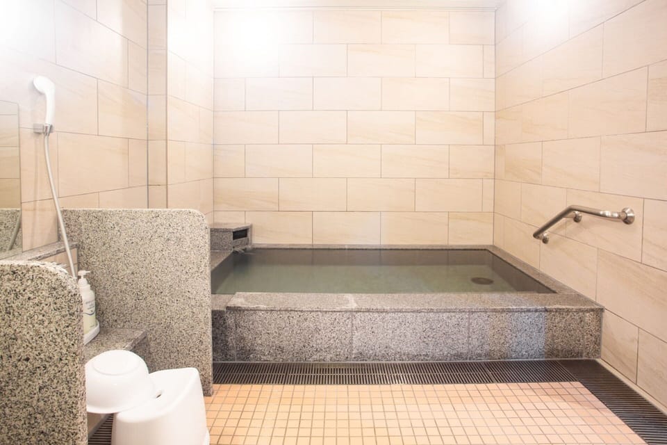 Indoor spa tub