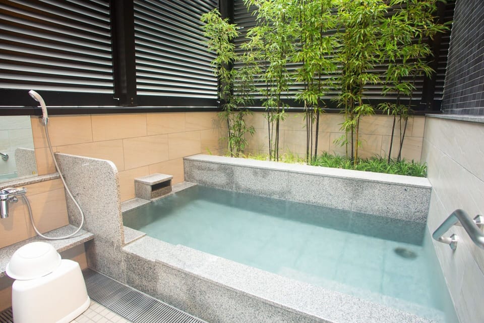 Indoor spa tub