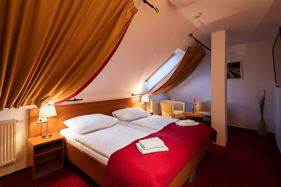 Superior Double Room | Desk, iron/ironing board, free WiFi, bed sheets