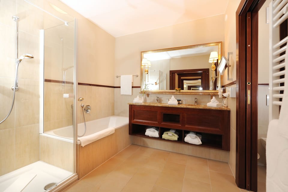 Separate tub and shower, deep soaking tub, free toiletries, hair dryer