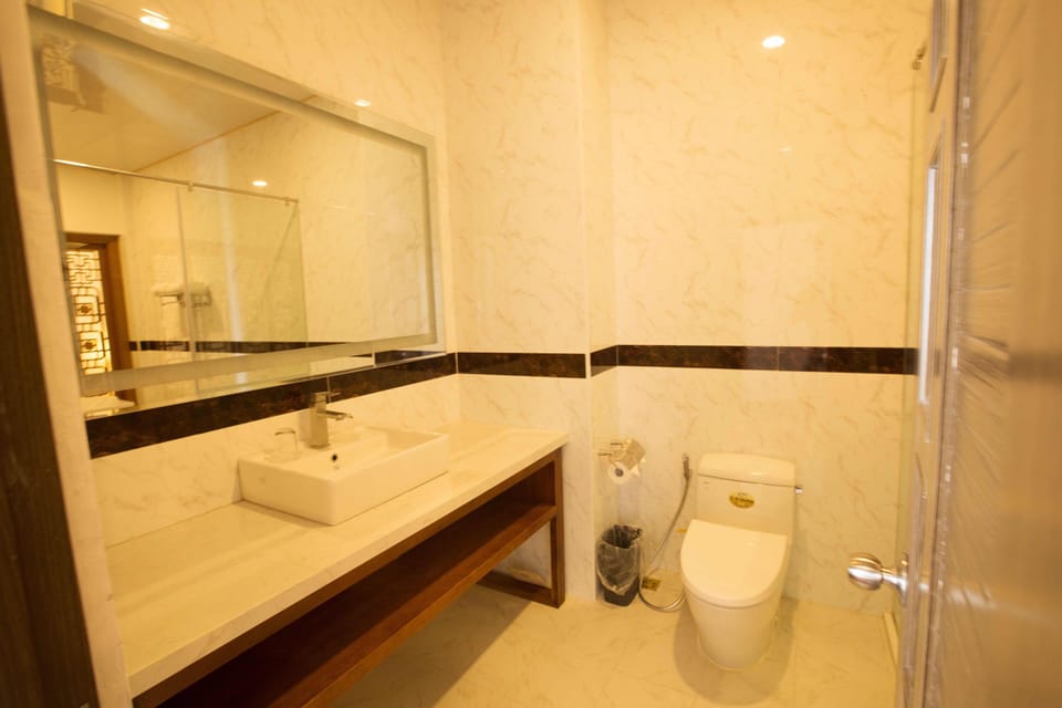 Suite Double | Minibar, in-room safe, desk, blackout drapes