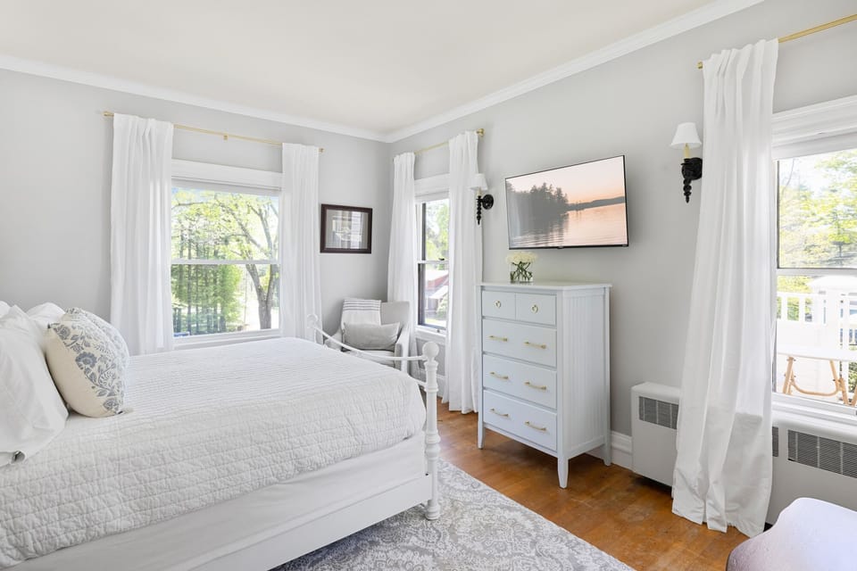 Library Room | Premium bedding, individually decorated, individually furnished