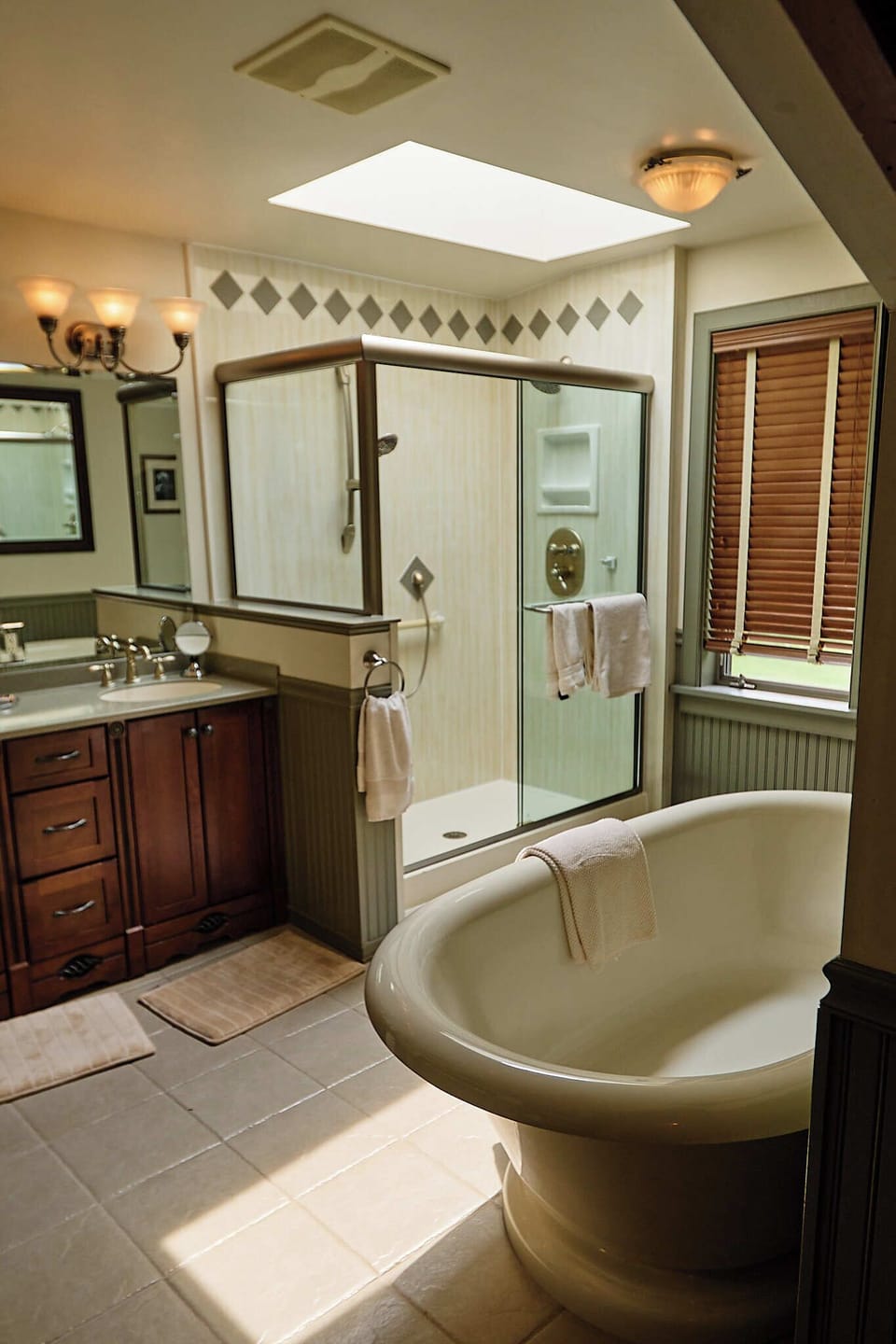 Balcony Suite | Bathroom | Hair dryer, bathrobes, towels, soap