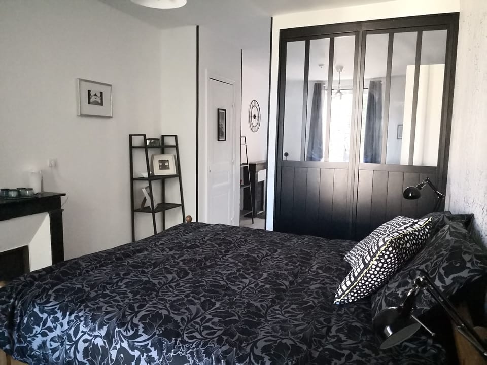 Design Suite, 1 Queen Bed with Sofa bed (Onyx) | Individually decorated, individually furnished, blackout drapes