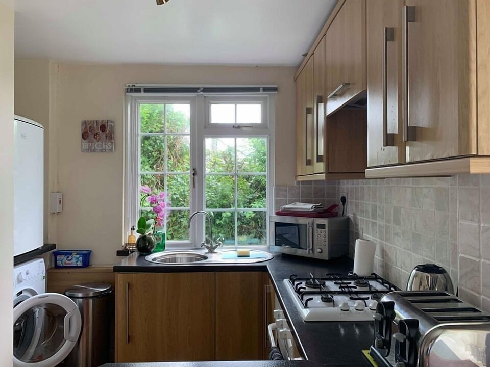 Economy Chalet | Private kitchen | Fridge, microwave, oven, coffee/tea maker