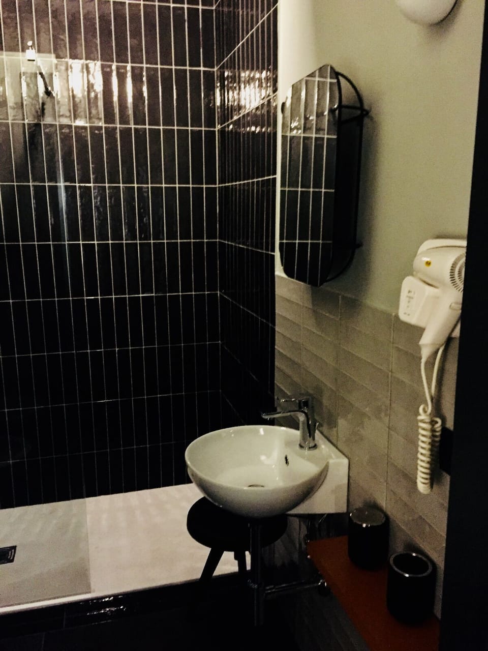 Luxury Double Room, Balcony | Bathroom | Shower, rainfall showerhead, free toiletries, hair dryer