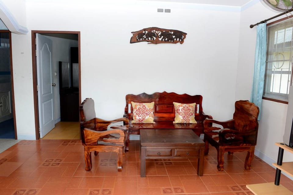 1-Bedroom House | Living room | TV