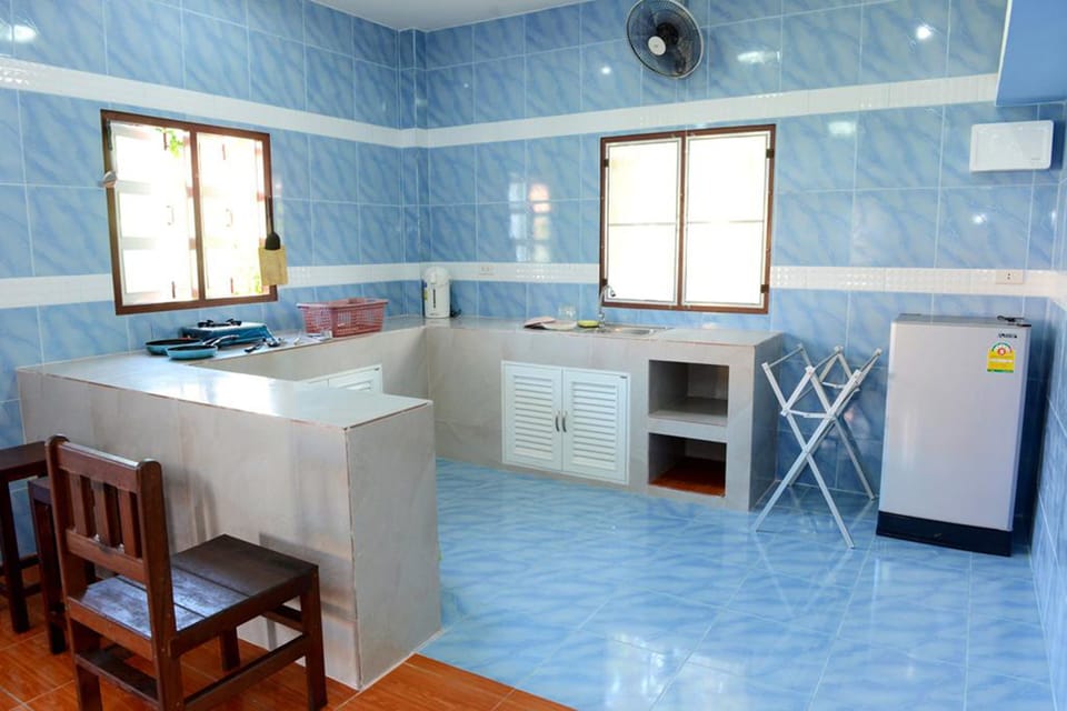 2-Bedroom House | Private kitchen | Fridge, stovetop, electric kettle, cookware/dishes/utensils