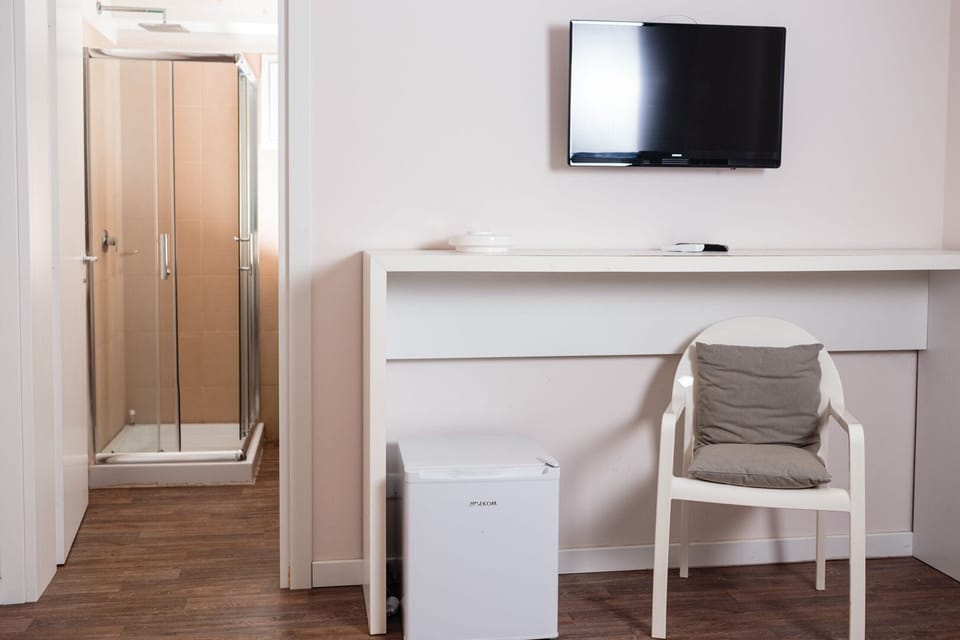 Comfort Double or Twin Room, 1 King Bed | Room amenity
