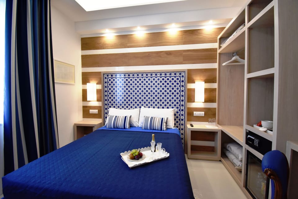 Classic Triple Room | In-room safe, desk, blackout drapes, soundproofing
