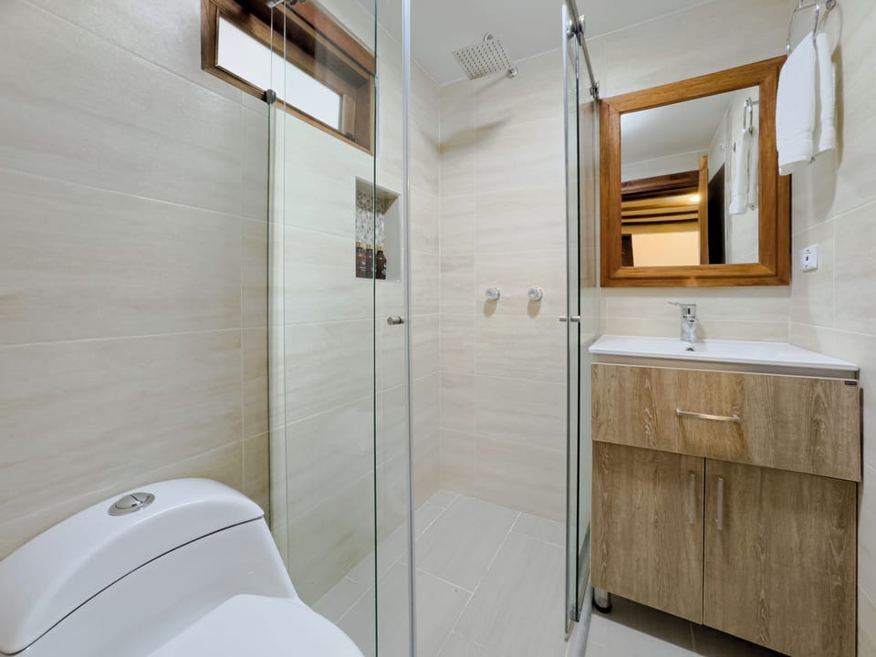 Economy Double Room | Bathroom | Hair dryer, towels, soap, shampoo