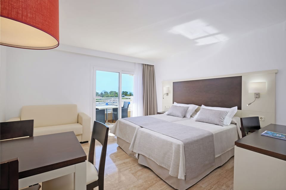 Studio, Balcony | Living area | Flat-screen TV