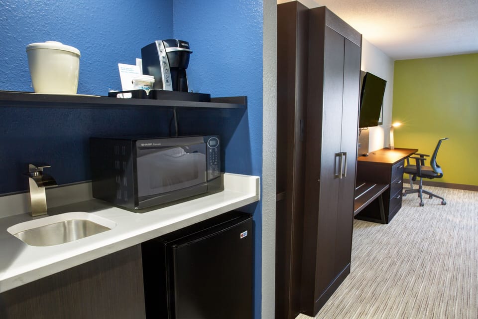 In-room safe, desk, laptop workspace, iron/ironing board