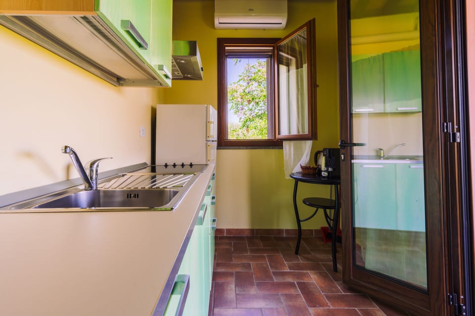 Standard Apartment | Desk, rollaway beds, free WiFi, bed sheets