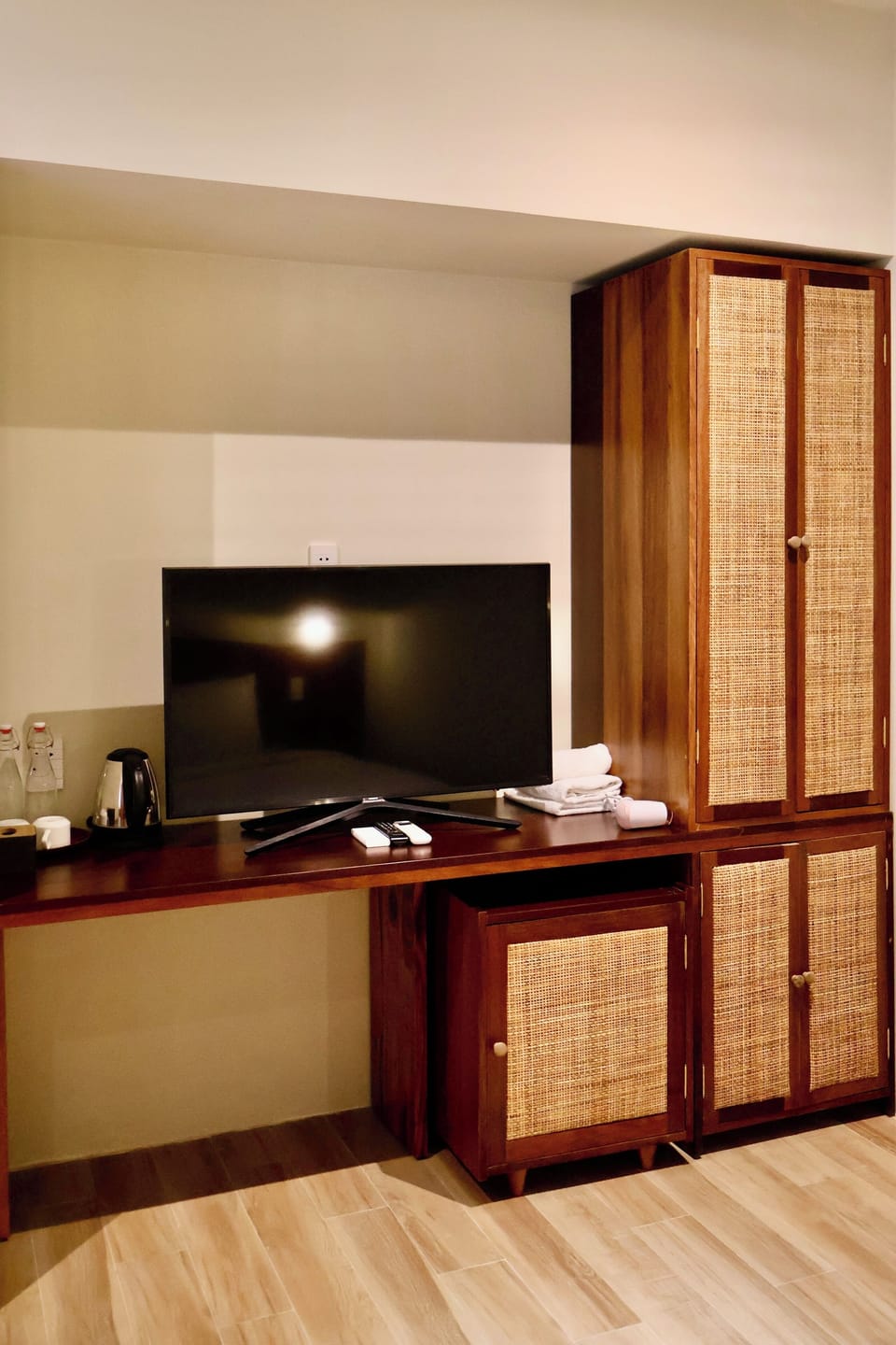 Superior Room | Premium bedding, pillowtop beds, desk, laptop workspace