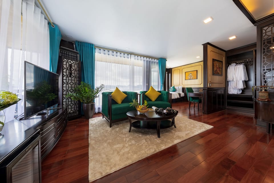 Queen Regent Suite | In-room dining