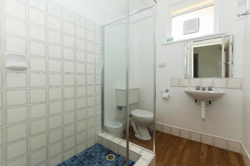 Basic Apartment, 2 Bedrooms | Bathroom | Towels