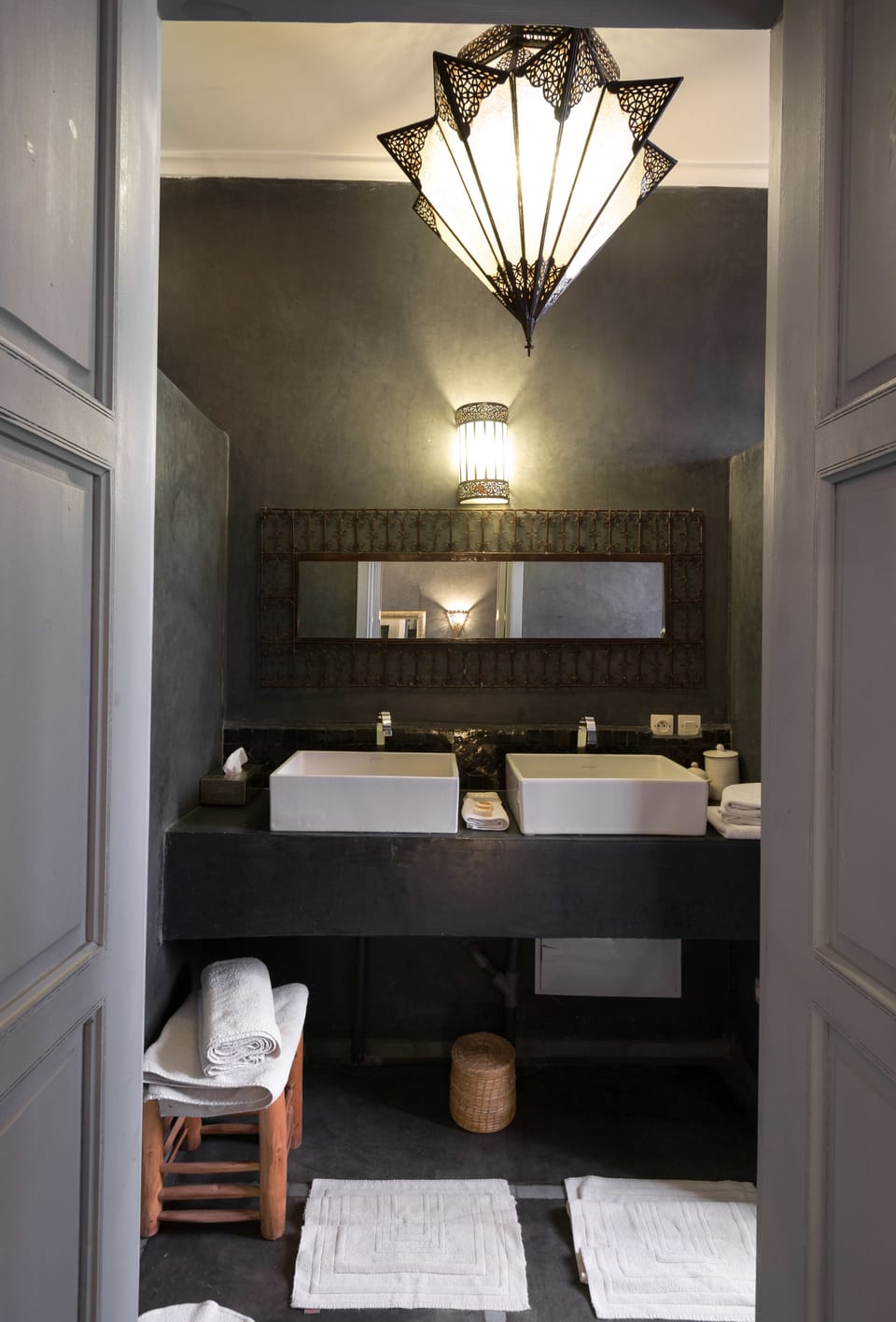 Deluxe Double Room | Bathroom | Shower, free toiletries, hair dryer, bathrobes
