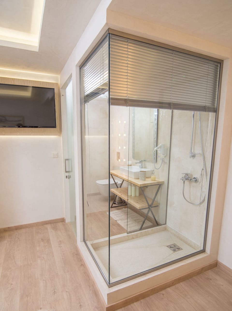 Superior Double Room, Balcony, City View | Bathroom | Shower, free toiletries, hair dryer, towels