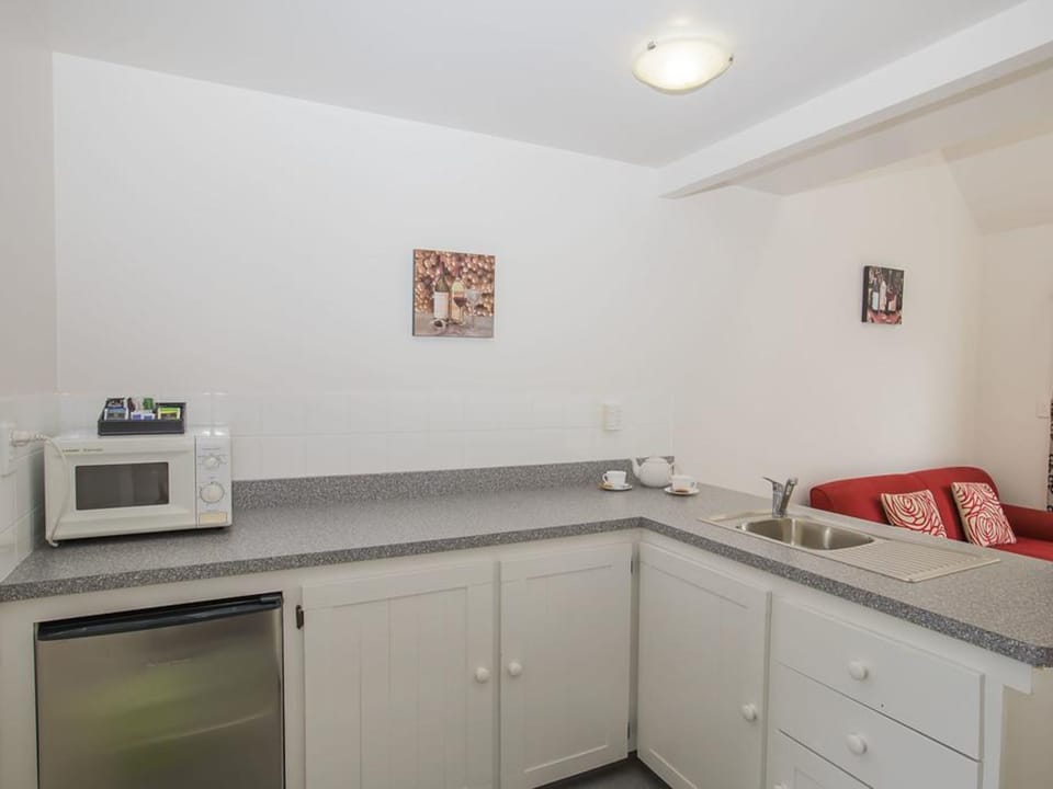 Fridge, microwave, stovetop, electric kettle