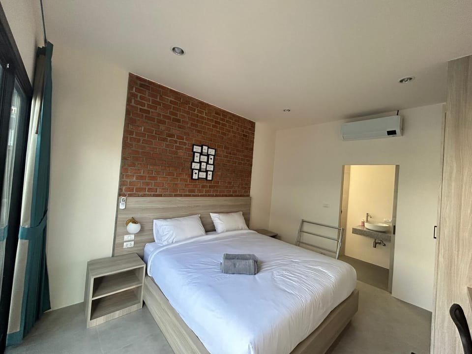 In-room safe, blackout drapes, free WiFi, bed sheets